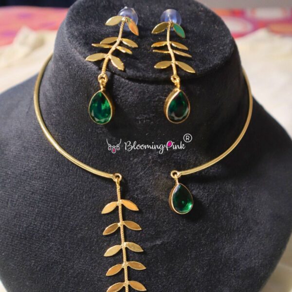 Leaves Neckcuff