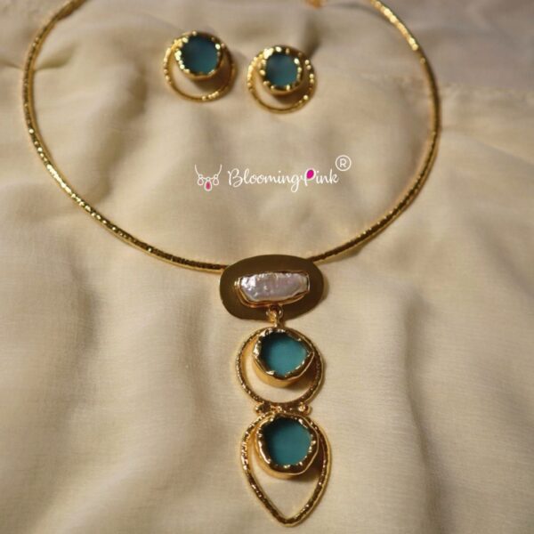 Druzy Pearl Neck Cuff