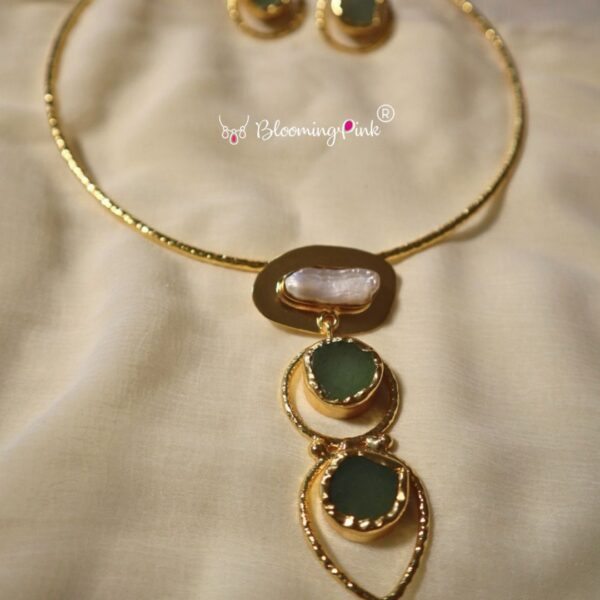Druzy Pearl Neck Cuff