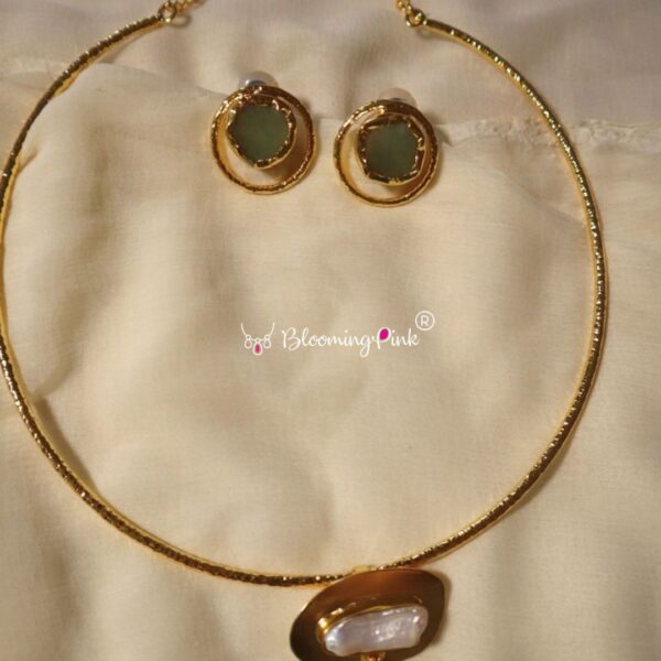 Druzy Pearl Neck Cuff
